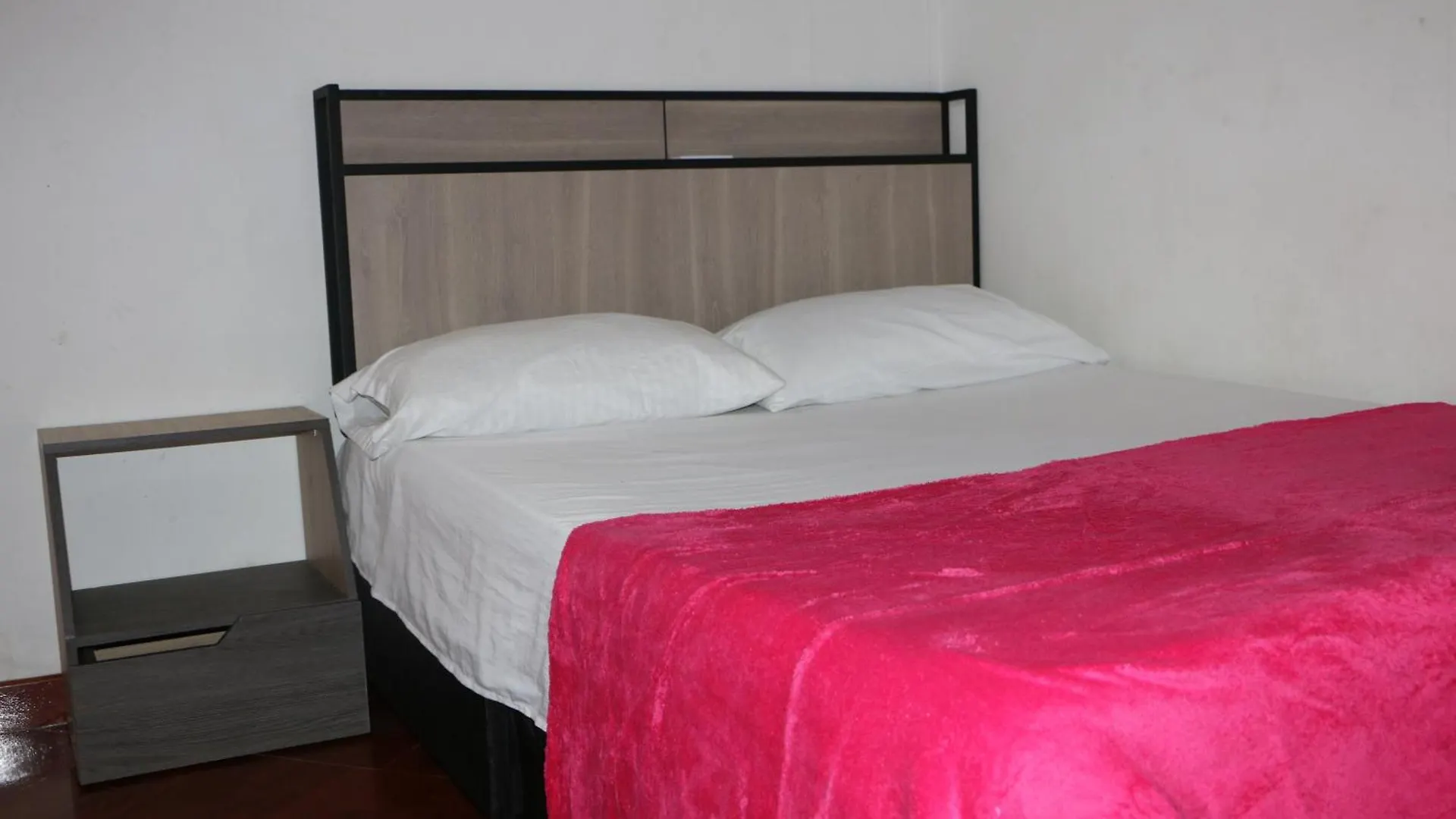Aparta Suite Torre De Prado 305 contacts